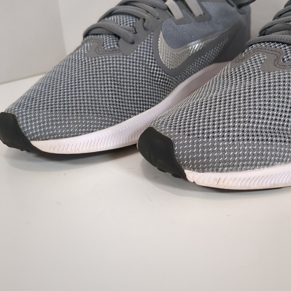 Nike Downshifter 9 Women's Gray Running Shoes, Size 10.5 - Picture 3 of 12